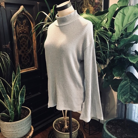 Grayson Ribbed mock neck bell sleeve gray top - Picture 4 of 8